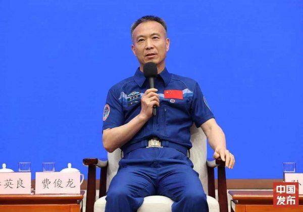 信捷策路 两度飞天！费俊龙亮相国新办讲述航天员“感觉良好”背后底气